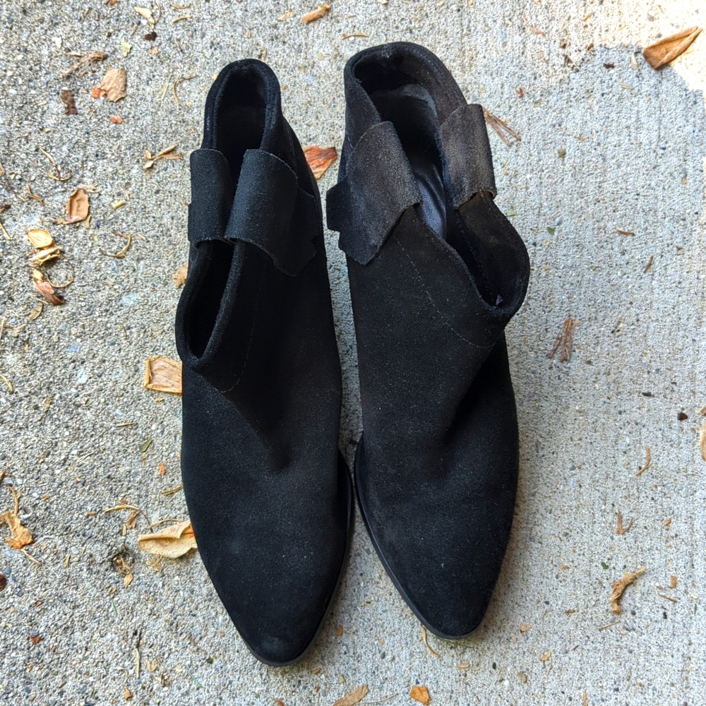 Lavorazione Artigiana black ankle booties